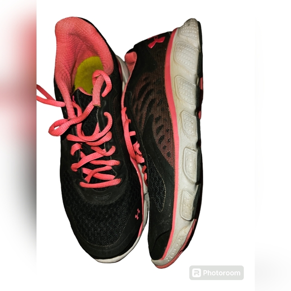 Sneakers - Picture 2 of 3